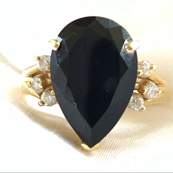 10 KARAT GOLD, DIAMOND, and PEAR SHAPED ONYX RING - Picture 6 of 7